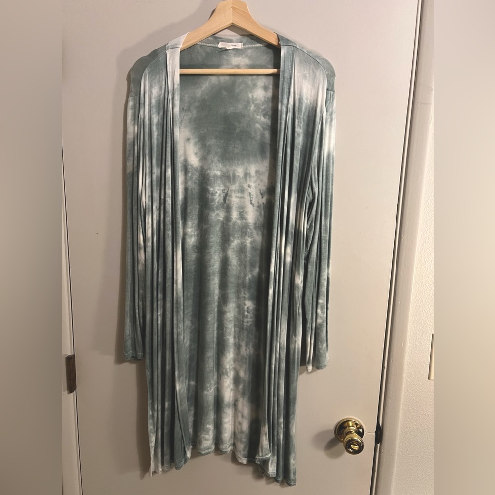 Womens tie dye green & white cardigan. Size Medium.